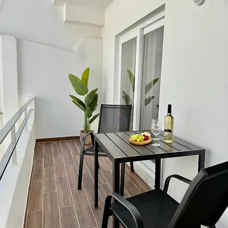 White Downtown Apartamento *