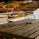 White Downtown Apartmán