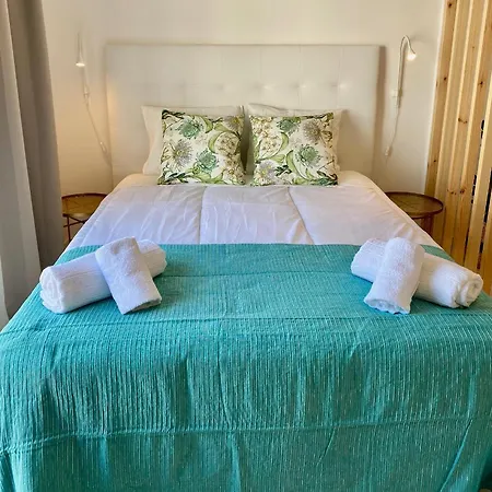 White Downtown Apartman