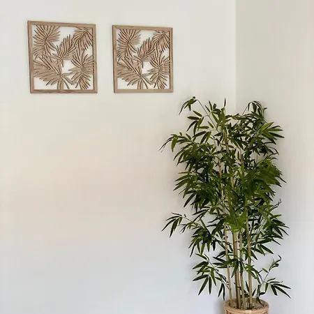 White Downtown Apartman