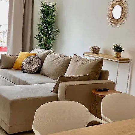 White Downtown Apartman *