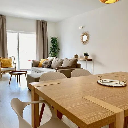 White Downtown Apartment Albufeira