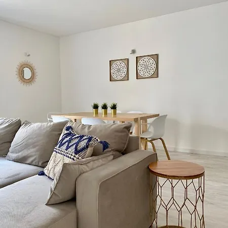 Apartment White Downtown *