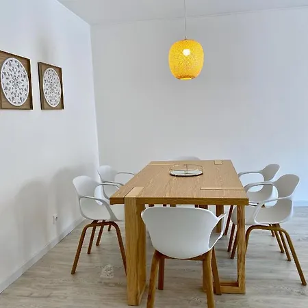 White Downtown Apartman