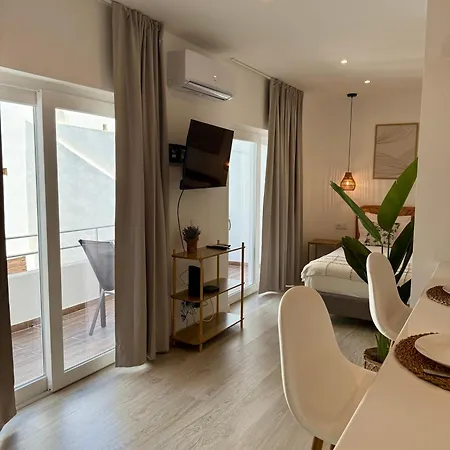 White Downtown Apartman