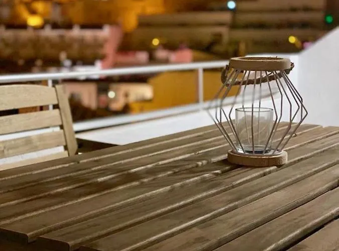 White Downtown דירה