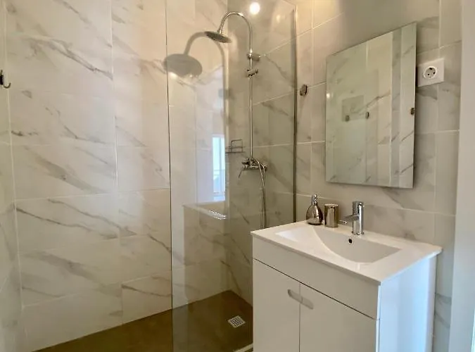 White Downtown דירה