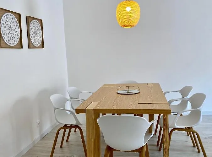 White Downtown דירה