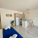 White Downtown Apartman *